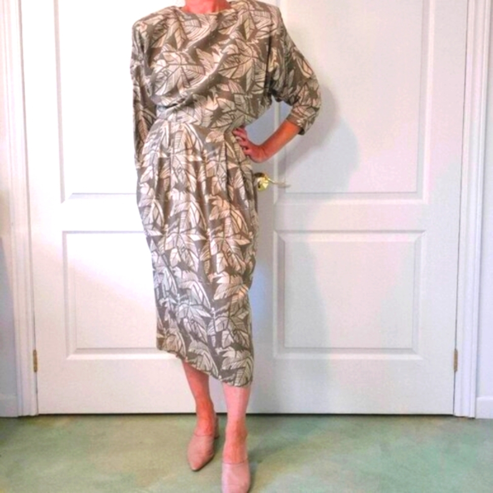 SILKS BY ST. GILLIAN | Vintage 80s Silk Dress | Khaki Tropical Print | Size 10